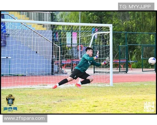 足球巨星赛后豪爽大口吃鸡腿引发球迷热议瞬间成为网络趣味话题 足球巨星赛后豪爽大口吃鸡腿引发球迷热议瞬间成为网络趣味话题